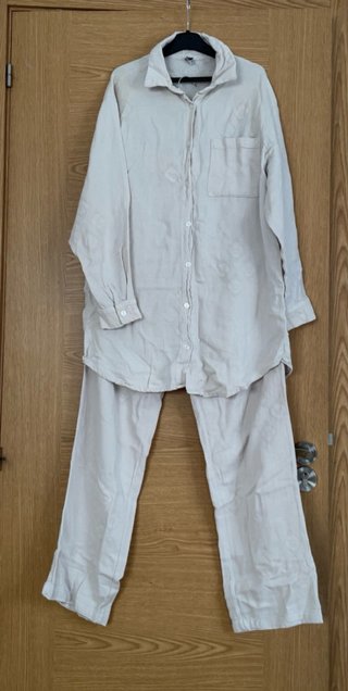 Conjunto de Camisa y Pantalón Beige