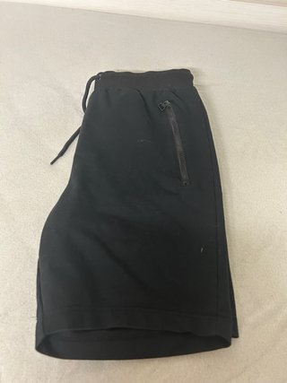 Pantalón corto deportivo negro