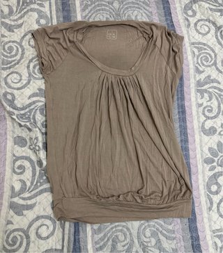 Camiseta de manga corta marrón
