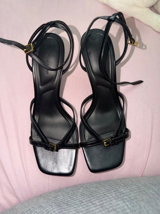Sandalias de tacón negras con dorado, talla 40