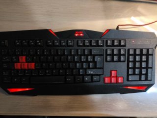 Componentes para sobremesa. Precio negociable.