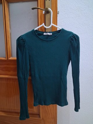 Camiseta Stradivarius Verde Talla S pero pequeña