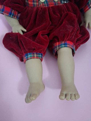 Muñeco Vintage con Conjunto de Terciopelo