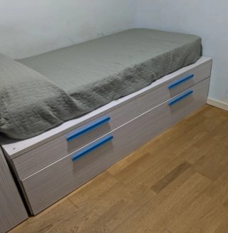 Habitación juvenil completa , se recoge en Madrid