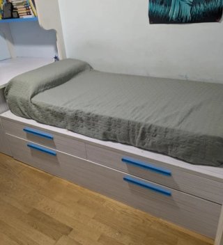 Habitación juvenil completa , se recoge en Madrid