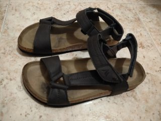 Sandalias marrones de tiras