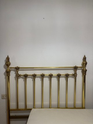 Cabecero de cama metálico dorado
