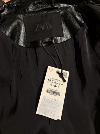 Cazadora efecto piel Zara negra