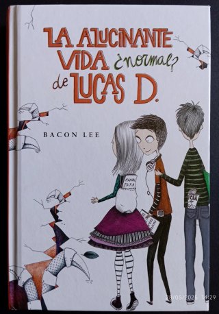 Libro juvenil: La Alucinante Vida¿Normal?de LucasD
