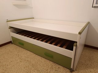 Cama nido blanca y verde