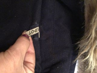 Parka azul con capucha y pelo