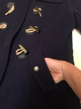Parka azul con capucha y pelo