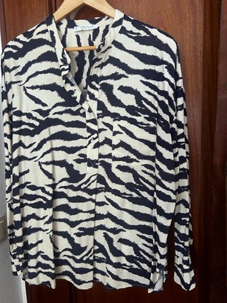 Camisa violeta by mango