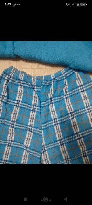 Pijama de felpa azul con oso