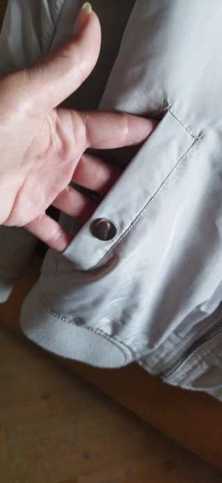 Cazadora bomber Stradivarius gris claro