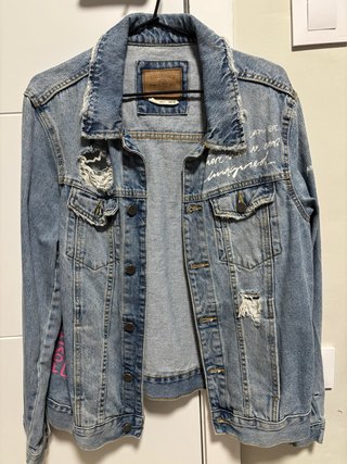 Cazadora vaquera Pull&Bear desgastada