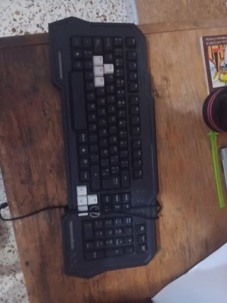 Teclado Gaming con Teclas Destacadas