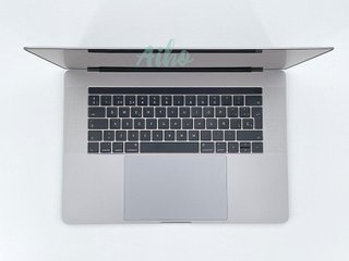 MacBook Pro 15" (2018) Intel Core i7 2.6GHz 6 núcleos - SSD 512GB - RAM 16GB con marcas de pegatinas