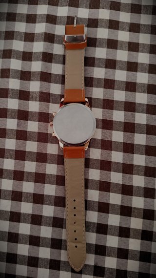 Conjunto de reloj y pulseras de cuero