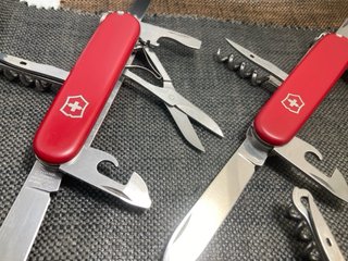 3 Canivetes Victorinox: Huntsman, Climber, Camper
