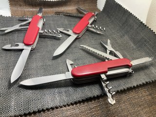 3 Canivetes Victorinox: Huntsman, Climber, Camper