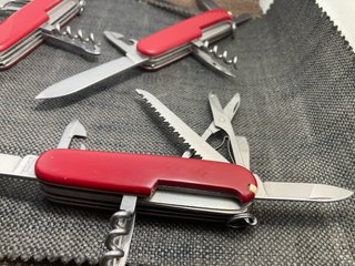3 Canivetes Victorinox: Huntsman, Climber, Camper