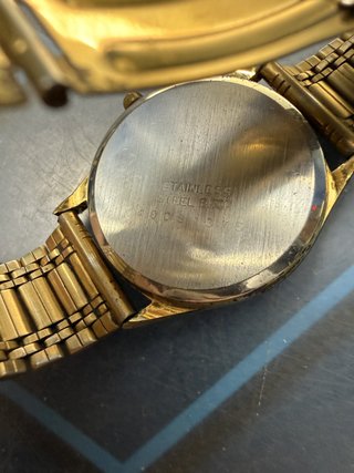 Reloj de pulsera Bassel Modelo 40081375. No tiene pila