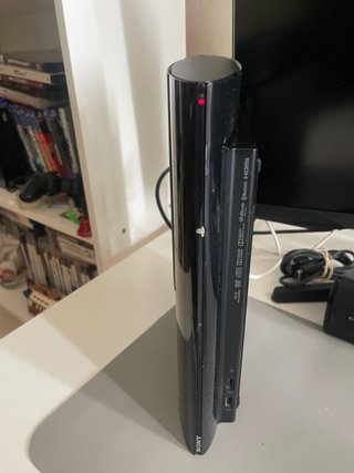 Consola PS3 (PlayStation 3) Slim 500GB + 4 Juegos.