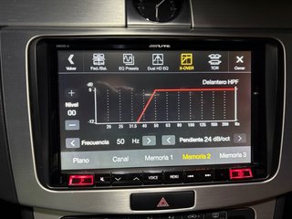 Alpine, pantalla X803D-U con kit de encastre WV
