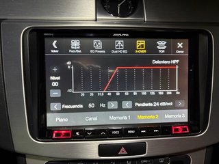 Alpine, pantalla X803D-U con kit de encastre WV