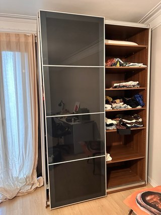 Armario IKEA de Madera y Vidrio