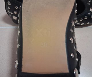 Manoletinas Negras con Tachuelas Talla 38