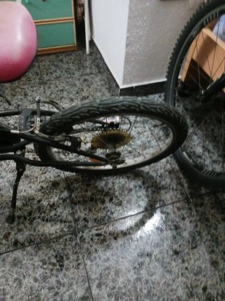 Bicicleta infantil rosa y negra