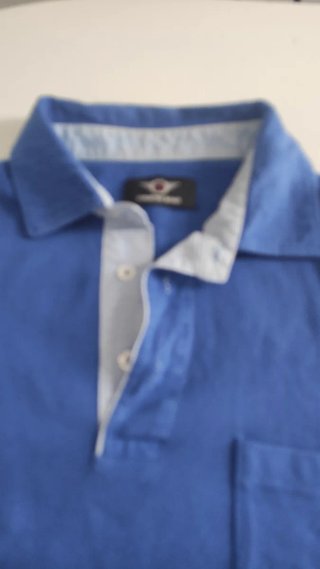 Polo de caballero azul