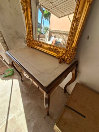 Mesa y Espejo Antiguos