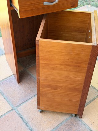 Mueble Estantería Alto de Madera