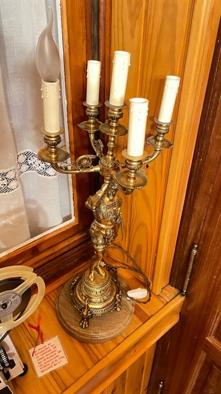 Candelabro de Bronce con Figura
