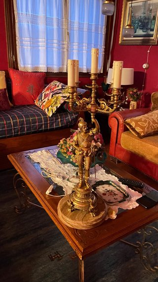 Candelabro de Bronce con Figura