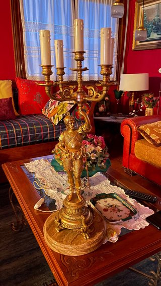 Candelabro de Bronce con Figura