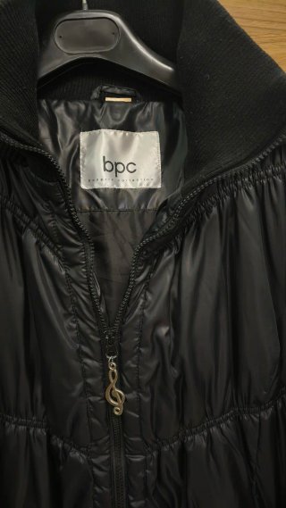 Piumino donna nero con cappuccio