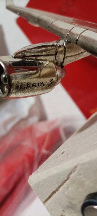 Figura Ala Iberia Metal y Piedra