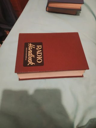 Radio handbook: (Manual de radio)