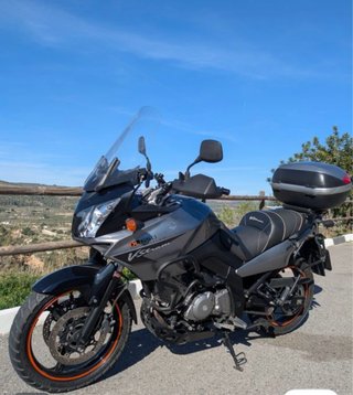 Se vende o cambia por furgoneta Moto VStrom DL650