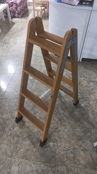 Escalera de madera de seguridad