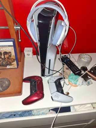Console PlayStation 5 (PS5) con accessori