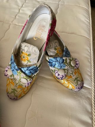 Traje de Fallera con Manteletas y Zapatos