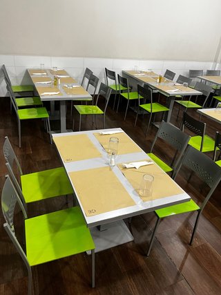 Conjunto de mesas y sillas de comedor