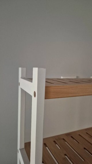Estantería alta de madera