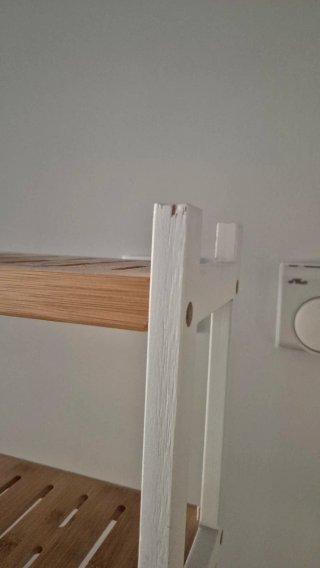 Estantería alta de madera