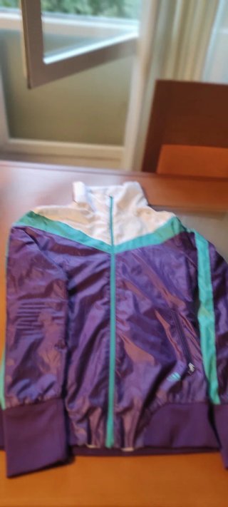 Chaqueta Adidas Morada y Blanca